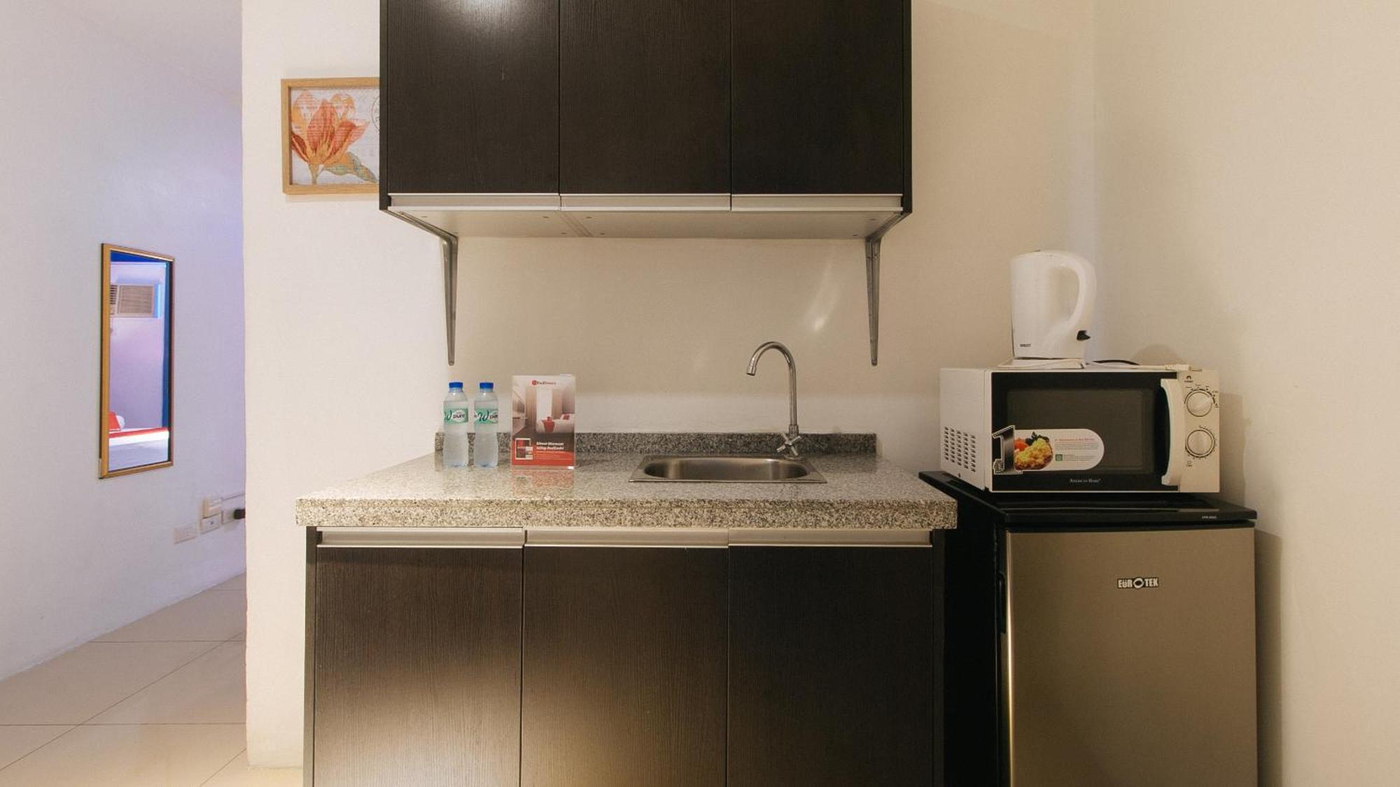 Reddoorz @ Melbourne Suites Makati Μακάτι Εξωτερικό φωτογραφία