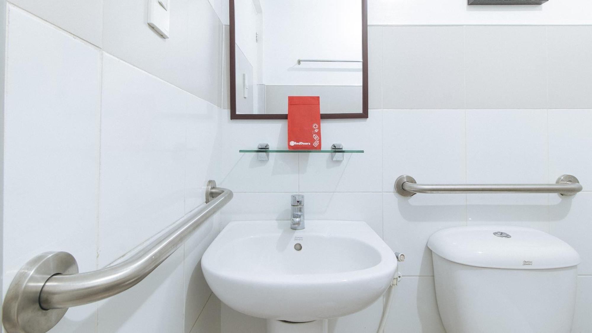 Reddoorz @ Melbourne Suites Makati Μακάτι Εξωτερικό φωτογραφία