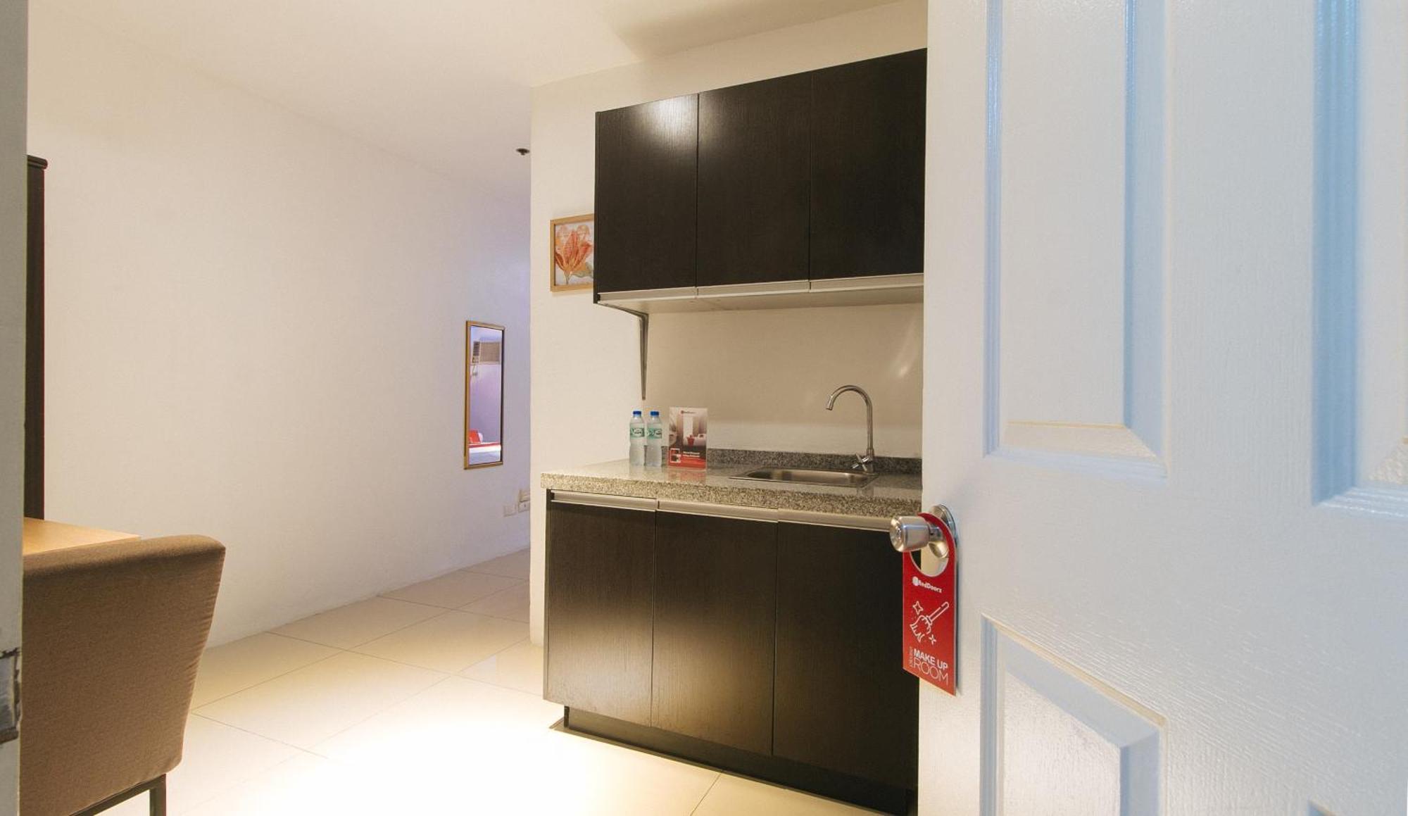 Reddoorz @ Melbourne Suites Makati Μακάτι Εξωτερικό φωτογραφία